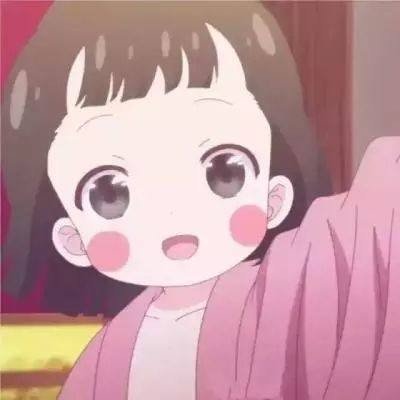 职校门口排起长队